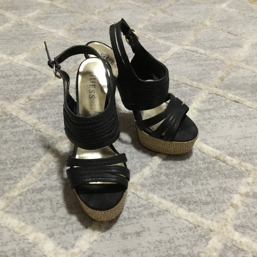 GUESS PLATFORM HEELS